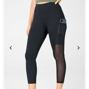 Mila High-Waisted Pocket Capri in Black
